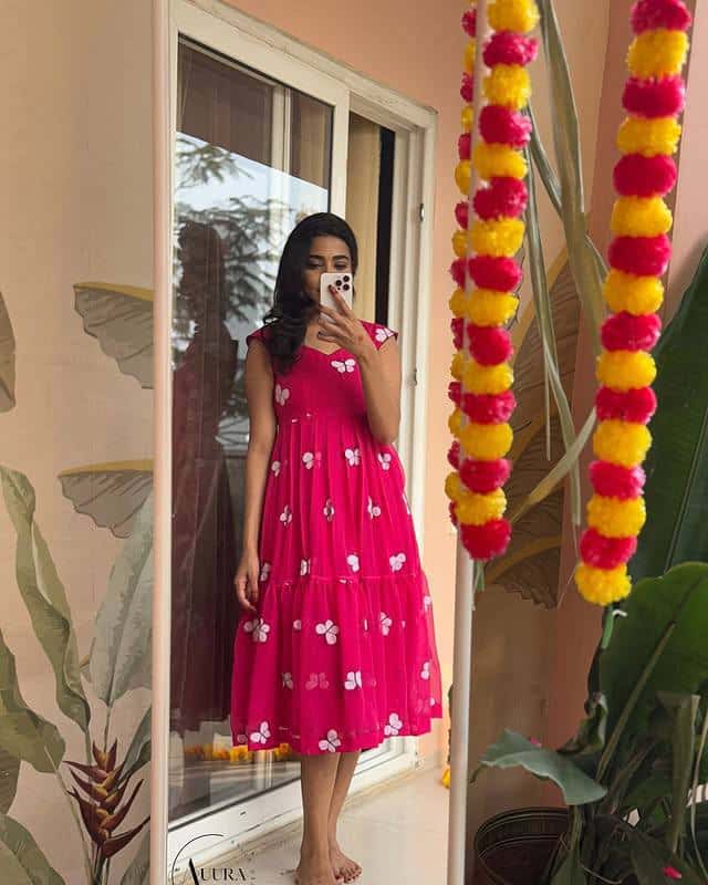 "Elegant Soft Georgette Dress - Flowy, Lined & Trendy!"