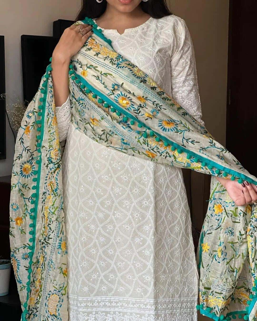 Chicken Off White Kurta and Pant Set with Printed Chanderi Dupatta
