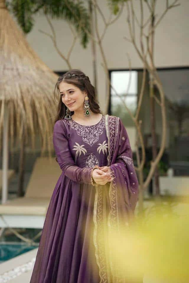 Elegant Gold Crash Gown with Full Sleeves, Embroidery, and Lace Dupatta