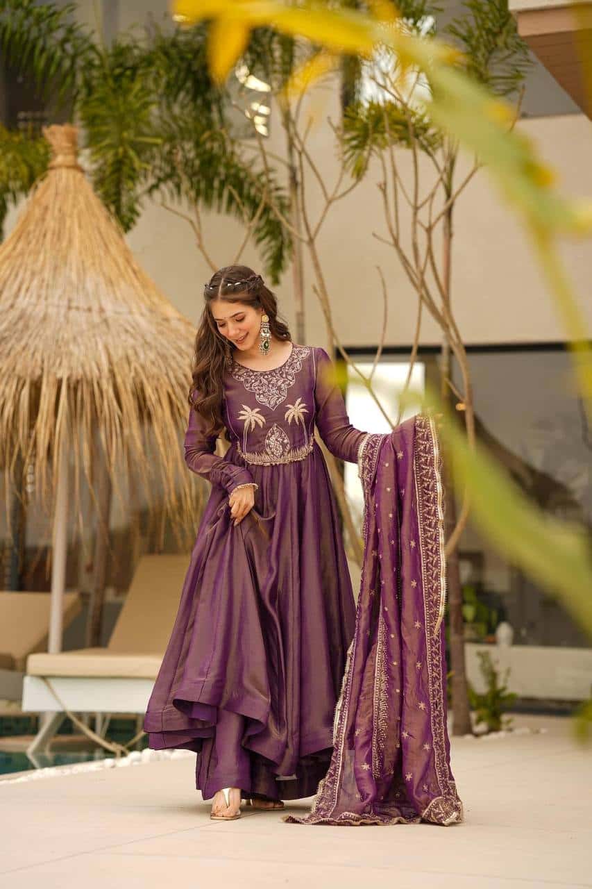 Women's designer roman chimar silk kurta sets