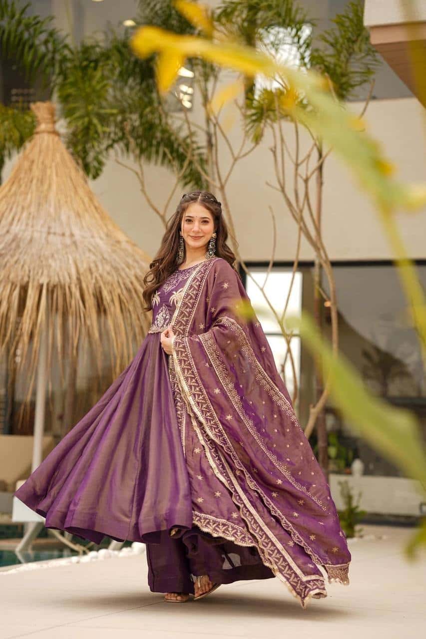 Women's designer roman chimar silk kurta sets